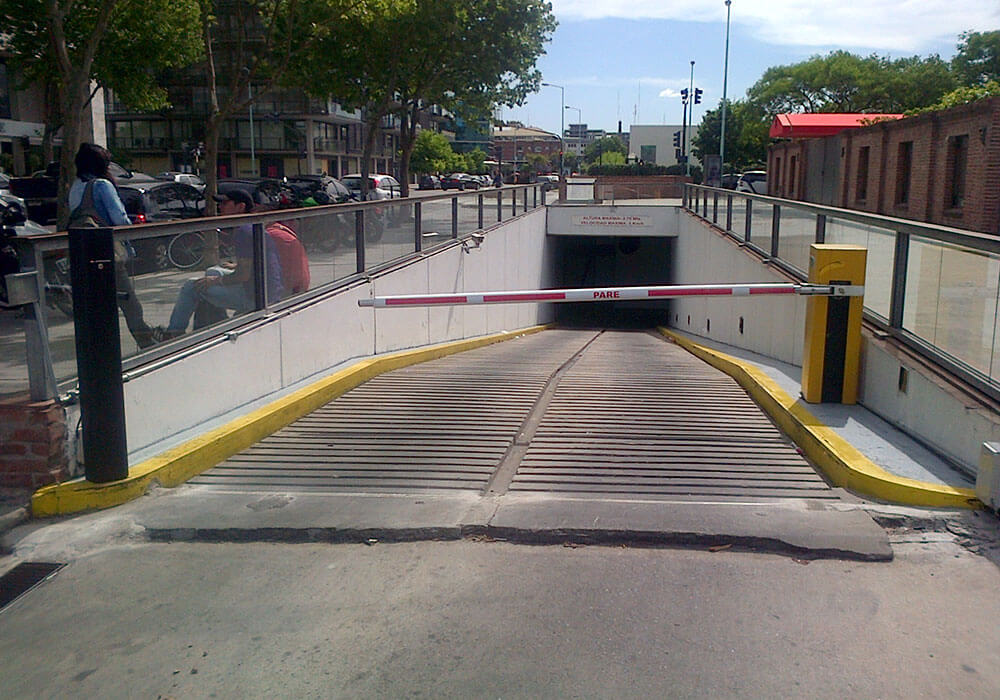 Intercomunicador Pedestal negro para Garages / Estacionamientos