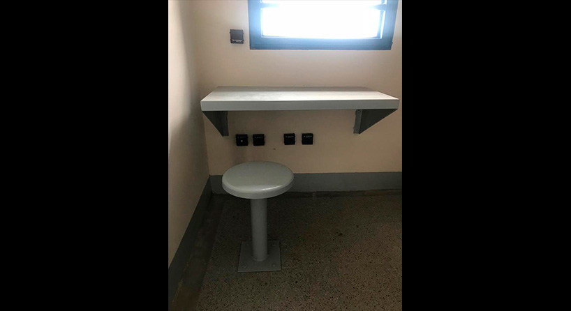 Pulsador de luz antivandlico